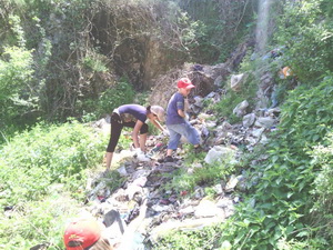 Akcijama uređenja okoline mladi se uče značaju ekologije: čišćenje deponije u selu Berilovac