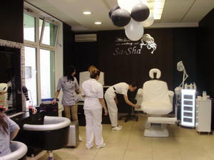 Академија за образовање козметичара и фризера смештена је у самом центру Шапца