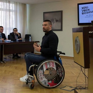 Milan Srdić (27) jezikom generacije predočava zašto je važno da se u saobraćaju bude odgovoran